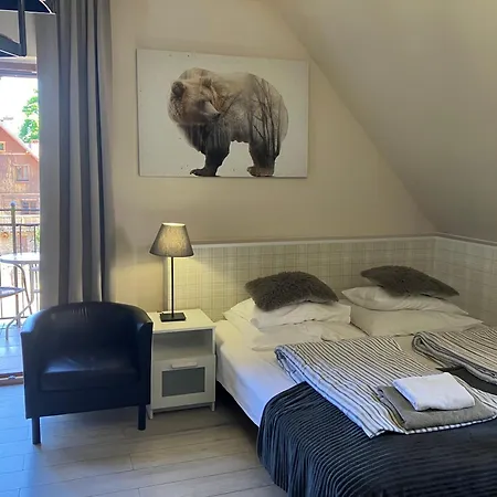 Goscinne Zlote Modrzewie Guest house